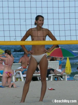37-volleyball-white-bikini-cameltoe-010