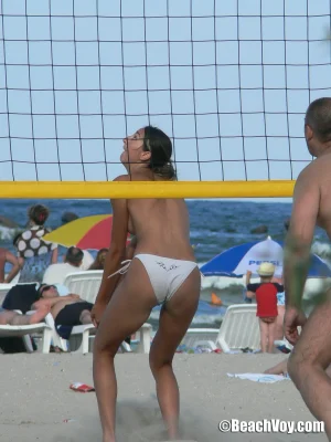 40-volleyball-white-bikini-cameltoe-013