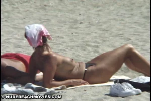 01-nude-girl-beach-movies-169