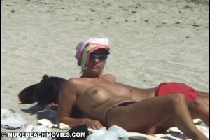 07-nude-girl-beach-movies-175