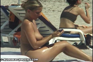 24-nude-girl-beach-movies-159